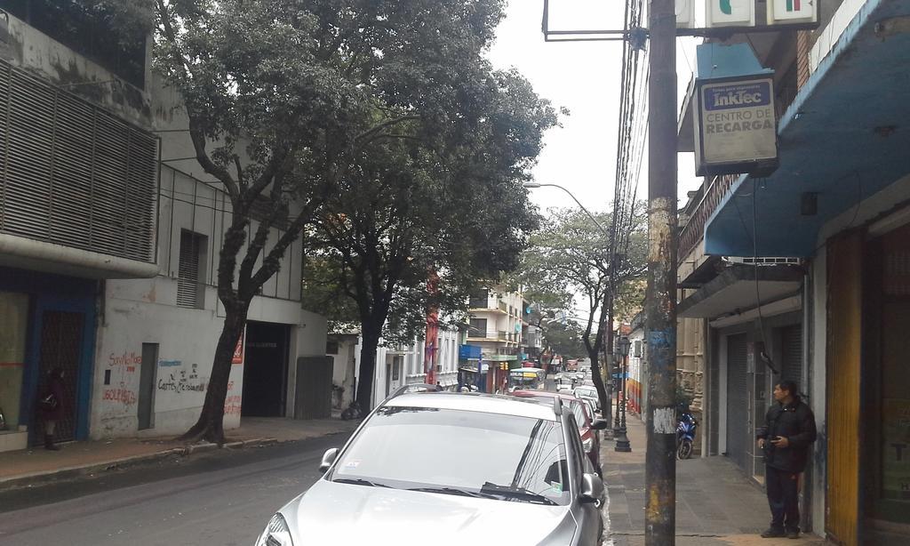 Estudio en el Centro de Asunción Exterior foto